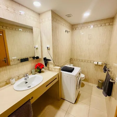 Su Eminencia - Sea View With Modern Comforts *