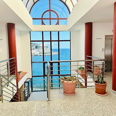 Su Eminencia - Sea View With Modern Comforts