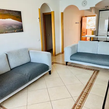 Su Eminencia - Sea View With Modern Comforts *