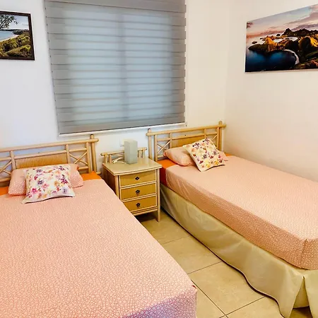 Apartment Su Eminencia - Sea View With Modern Comforts *