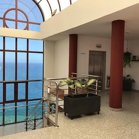 Su Eminencia - Sea View With Modern Comforts Apartament