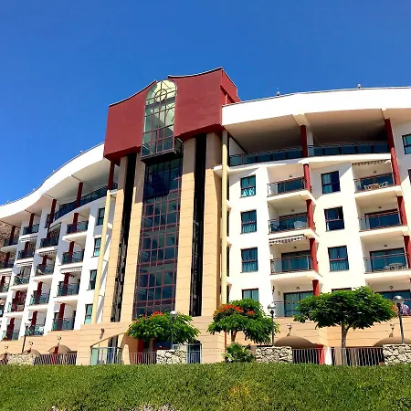 Su Eminencia - Sea View With Modern Comforts *