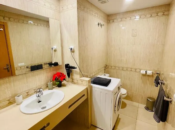 Su Eminencia - Sea View With Modern Comforts *