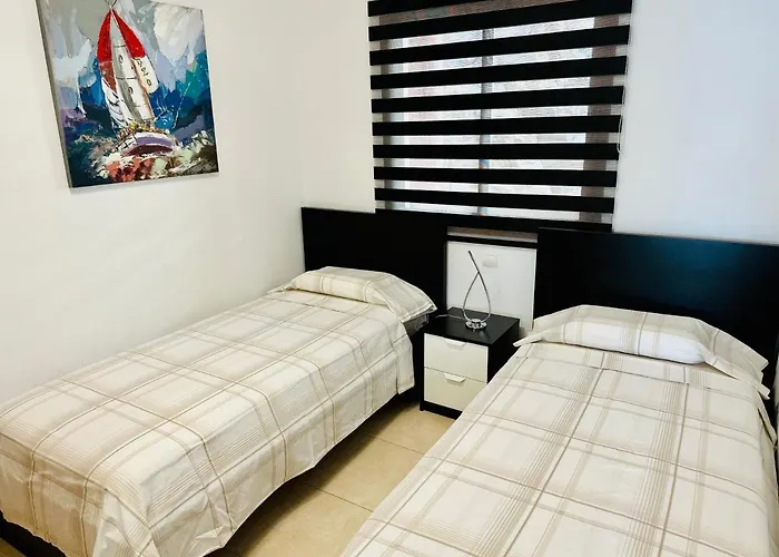 Su Eminencia - Sea View With Modern Comforts *