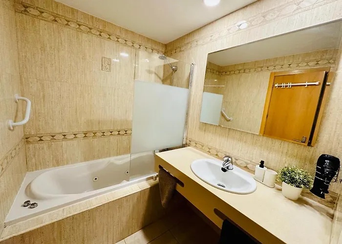 Su Eminencia - Sea View With Modern Comforts *