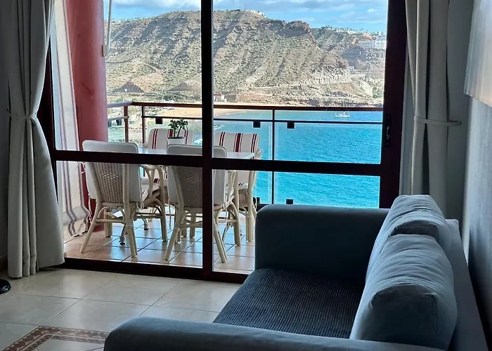 Su Eminencia - Sea View With Modern Comforts *