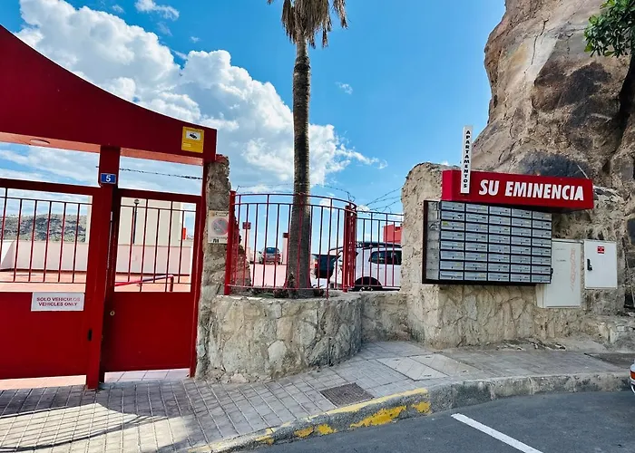 Su Eminencia - Sea View With Modern Comforts *
