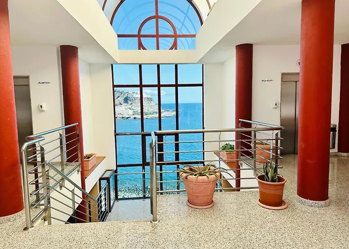 Su Eminencia - Sea View With Modern Comforts