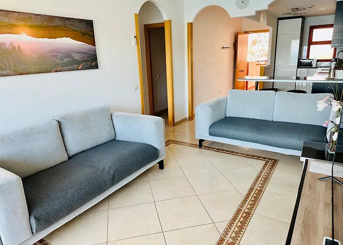 Su Eminencia - Sea View With Modern Comforts *