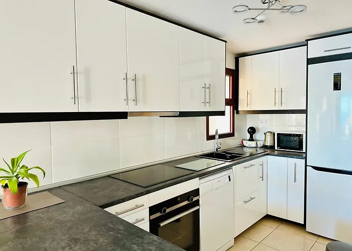Su Eminencia - Sea View With Modern Comforts 아파트
