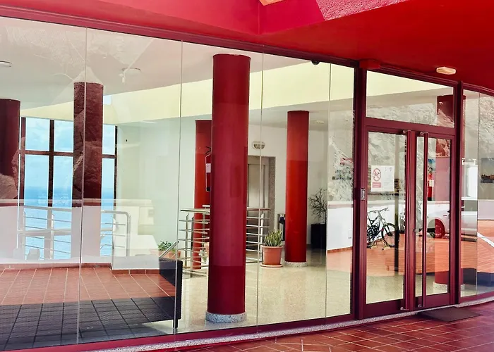 Su Eminencia - Sea View With Modern Comforts
