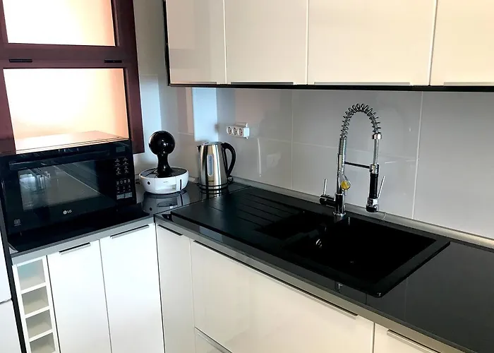 Su Eminencia - Sea View With Modern Comforts *