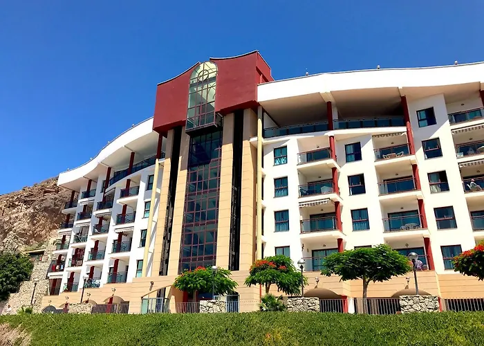 Su Eminencia - Sea View With Modern Comforts *